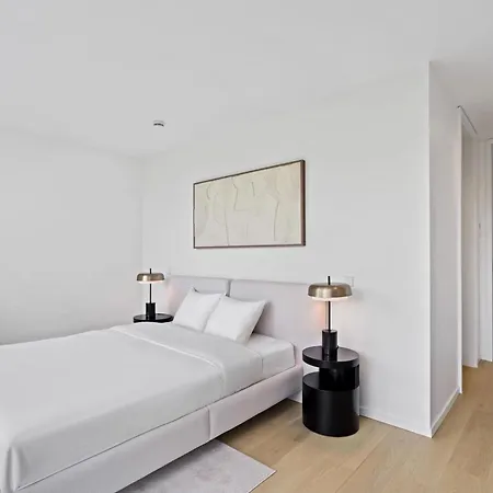 Luxury Haute Haven Queen Bed & Views Luxemburg