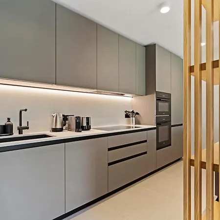 Luxury Haute Haven Queen Bed & Views Apartamento