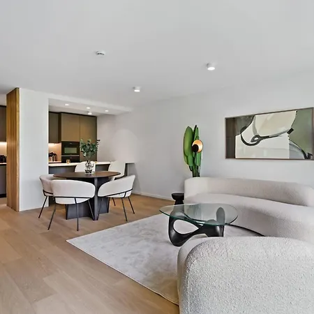 Luxury Haute Haven Queen Bed & Views *
