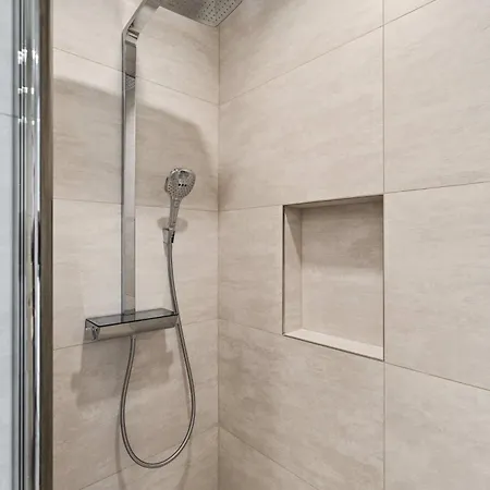 Luxury Haute Haven Queen Bed & Views