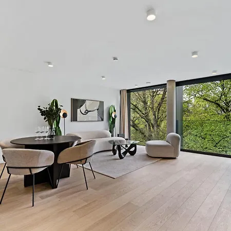 Luxury Haute Haven Queen Bed & Views Apartment Luxemburg