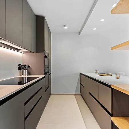 Luxury Haute Haven Queen Bed & Views