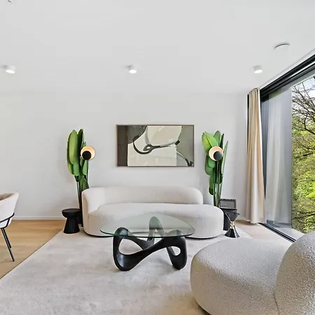 Luxury Haute Haven Queen Bed & Views Apartment